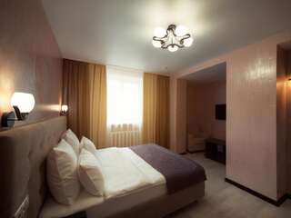 Гостиница Альмира Самара Улучшенный номер с кроватью размера «king-size»-3